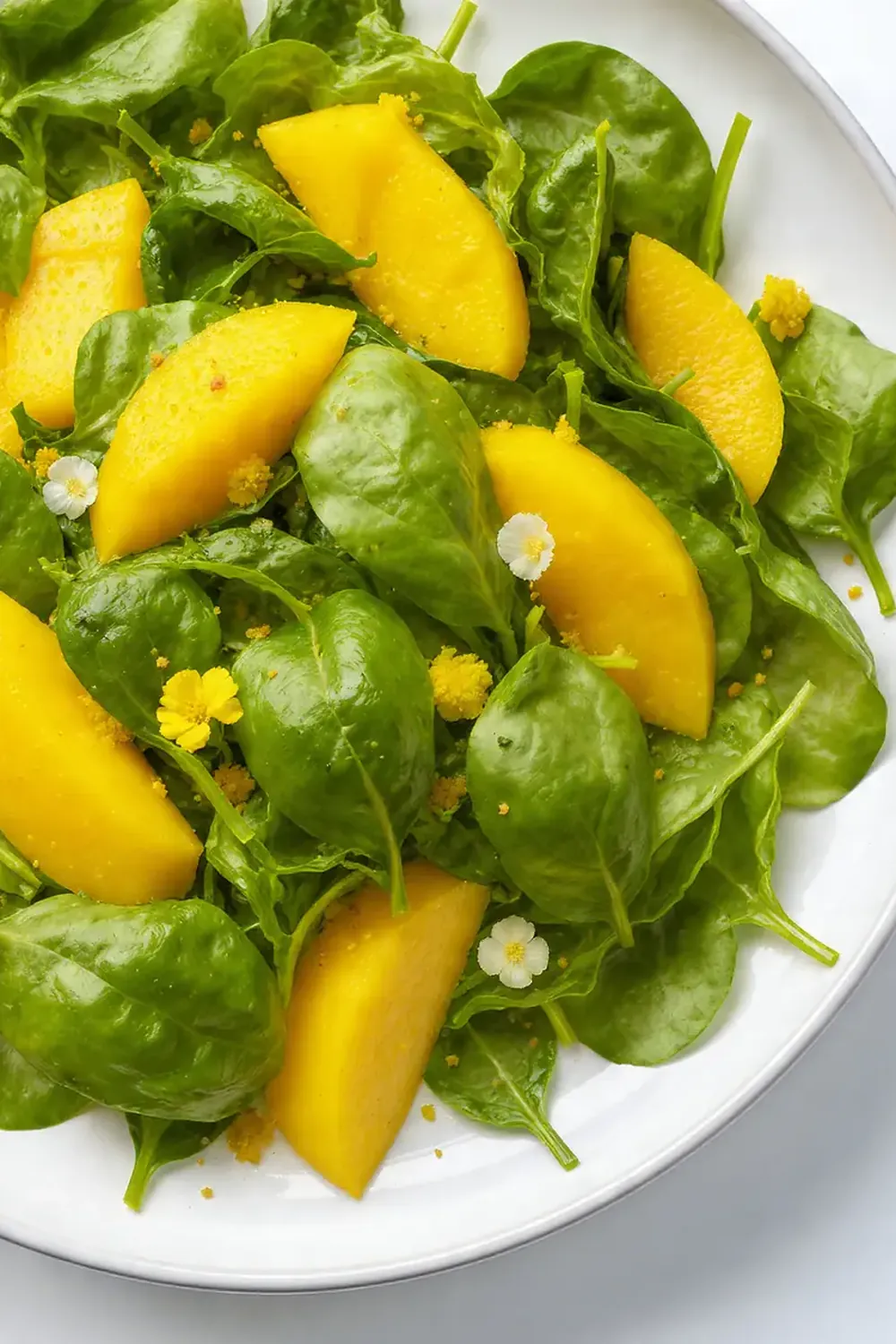 Fresh Spinach Salad with Mango